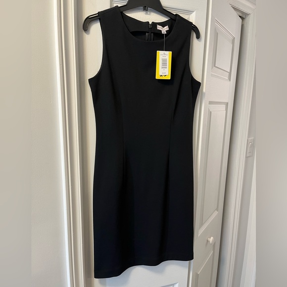 Black sleeveless dress, staple piece for office attire. - Picture 1 of 3